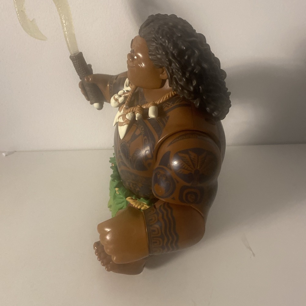 Disney Store Moana Maui Doll Talking Singing Fish Hook 12" - TESTED WORKING - Picture 7 of 16